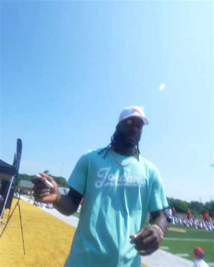 Elly De La Cruz ☠️💀 on Instagram: "Cincinnati! Registration for my @SimpleTruth4U Baseball @ProCamps in partnership with @CareSource is open! Bring your glove & meet me on the field! Check out the video to see how much fun we had last year! Visit EllyDeLaCruzCamp.com to register. Camp spots are limited! #ad"