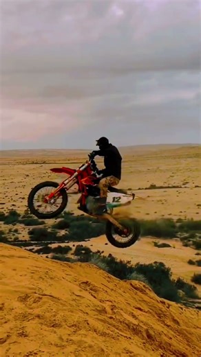 Insane Mountain Bike Jump & Wild Flip! 🚵‍♂️🔥😱 #MTB #BikeStunt #Shorts#extremeride#race #mountainbike