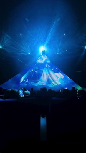 Moulin Rouge 🌟 DIAMONDS ✨ LIVE #performance #spectacle #theater #moulinrouge