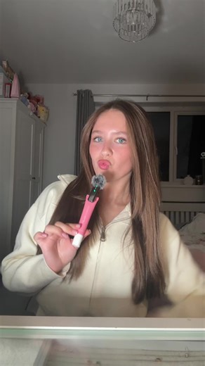 Write in the comments who you would like me to interview and il do my best to make it happen 😜✨💫 #confidence #inspiration #presenter #celebgossip #fypviralシ