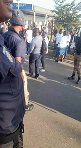 #BREAKING_NEWS Total Shutdown at Tembisa Hospital. #Reporting #Mfanelo_Uphenyibheshu_Dzanibe Tembisa Hospital has been shut down by striking NEHAWU workers whom are demanding 10% wage increase. #DevelopingStory VOT is following up into this matter. Authorities are monitoring the situation. 🎥Supplied: Siya | The Voice Of Tembisa FM