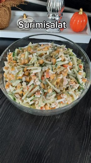 kochen_mit_tanja Rezept: 500 g Chinakohl, halbe Salatgurke, 5 Eier, 1 Dose Mais, 1 Pck. Surimi Sticks sind 12 Stück, Salz, Pfeffer, Mayonnaise Рецепт: 500 г пекинской капусты, половинка огурца, 5 яиц, 1 банка кукурузы, 1 пачка крабовых палочек 12 штук, соль, перец, майонез #Surimisalat #Surimisalad #крабовыепалочки #крабовыйсалат #Surimi #Salat #Салат #Salad #Eiersalat #Eggsalad #рецепт #Rezept #recip #Готовить #lecker #viral #foodblogger #fupシ #fupage #salatmitmayo #салатсмайонезом #быстрыйсала