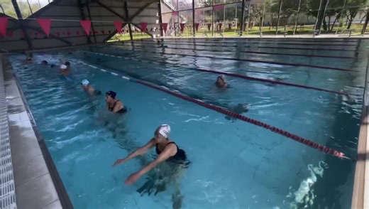 #SabíasQue El Multideportivo del Parque Querétaro 2000, cuenta con una alberca semiolímpica, en la que todos los días a las 11 de la mañana hay clases de aquaerobics para todas las edades. #JuntosAdelante 🏊‍♀️🏊‍♀️🏊🏊‍♂️ | Indereq