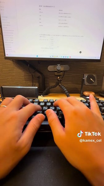 キークロンK8HE: 高級感あふれる最新キーボード