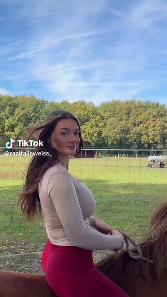 talia weiss 🐝 (@realtaliaweiss_)’s videos with original sound - talia weiss 🐝