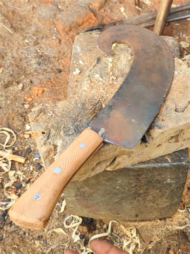 How to Fit a New Wooden Handle on a Fish Knife