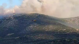 🔥 Μεγάλη πυρκαγιά στην Εύβοια #Πυρκαγιά σε δασική έκταση στην περιοχή Παράλια Ζαρακών Ευβοίας. Κινητοποιήθηκαν 54 #πυροσβέστες με 2 ομάδες πεζοπόρων από 4η και 20η ΕΜΟΔΕ, 18 οχήματα, 2 Α/Φ και 1 Ε/Π. Συνδρομή από υδροφόρες ΟΤΑ. | Εποχικοί Πυροσβέστες