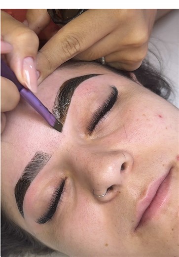 Sobrancelha de Henna: O Capricho das Sobrancelhas