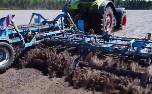 法国：农场种玉米，从翻地到播种，上千亩地轻轻松松搞定