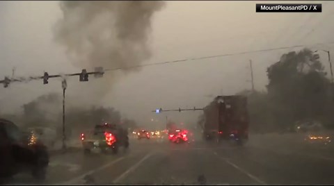 Dashcam catches lightning strike that caused power outage in SC