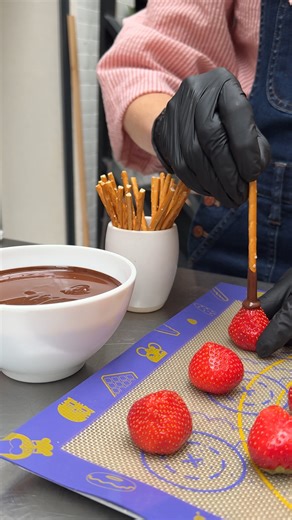 Witch's Broom Strawberries! Sweet, spooky, and berry magical 🍓🧹 | Chefclub Network