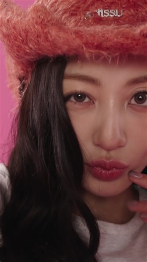 JIHYO Redefines 'That Girl' at the Golden Globes