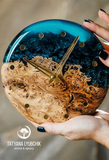 Crafting a Stunning Wooden Clock with Epoxy Resin