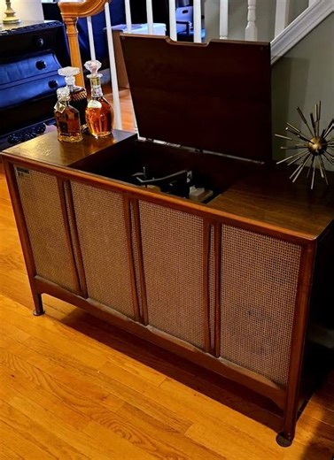 1960s Admiral mid century modern stereo console record player #vintagestereo #vintageaudio
