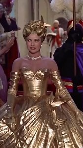 With costumes designed by Edith Head, is the 1955 Hitchcock film “To Catch a Thief” Grace Kelly’s most stylish film? 🎥 Paramount . . . . #gracekelly #edithhead #tocatchathief #carygrant #oldhollywood | Hollywoodland Photos