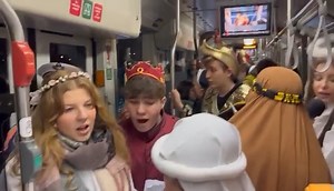 71K views · 1.3K reactions | Taki tramwaj w Krakowie... https://www.radiokrakow.pl/aktualnosci/krakow/koledy-w-tramwaju-dlaczego-nie/ | Radio Kraków | Facebook