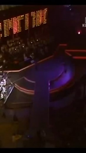 Jigsaw - Sky high 1980 “Sky High” is a song by British band Jigsaw. It was released as a single in 1975 and was the main title theme to the film The Man from Hong Kong. The song was a worldwide hit in the latter part of 1975, reaching No. 3 on the Billboard Hot 100 and No. 4 on the Adult Contemporary chart in the United States. It was composed by #CliveScott and #DesDyer of Jigsaw. The orchestral arrangement was by #RichardHewson #Jigsaw #skyhigh #1970smusic #popmusic #70smusic #1970s #livemusic