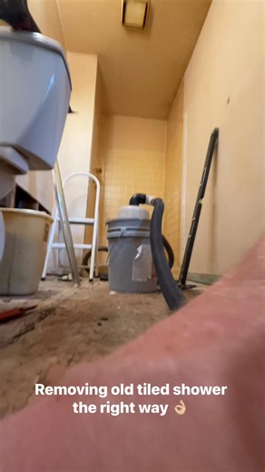 🤩Learned this trick from my friend over at Reed's Custom Tile, sure beats chipping the tile off Comment down below if you know a better way 👇🏼👇🏼👇🏼 | Lastovica Masonry LLC