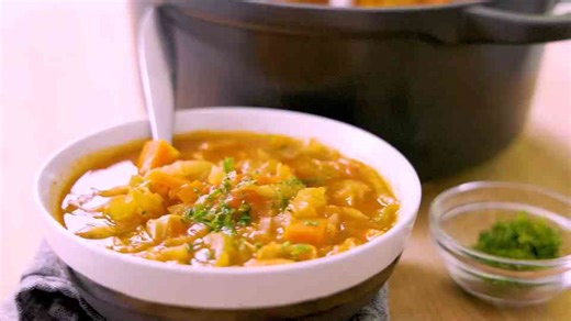 Easy and Healthy Vegan Tomato Cabbage Soup