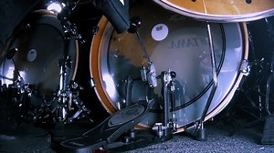 The spring of the pedal can be our best friend or our worst enemy. Learning how to setup your pedal, how to deal with the spring and its role it’s foundamental to play relaxed and have the perfect control of our foot technique. Let’s understand how to take advantage of the spring and how it can help us to make fast drumming effortless on our feet with this video. If you are a member or have already purchased this lesson in the past you will have access to the video free of charge. | James Payne 