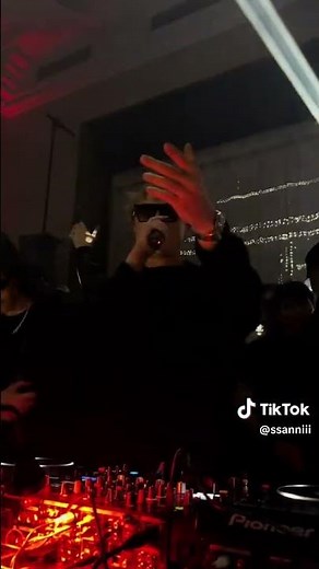 Isac Elliot – Ai että (Live @ Stadin Yö Afterparty)