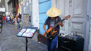 This is about as good as it gets! From Peru here is a guitar playing maestro Joe Moraya (themusicman.uk/joe-moraya) with a sensationaly good live street take of Dire Straits' great 'Sultans Of Swing'! Absolutely brilliant! For more great videos go to: themusicman.uk | The Music Man