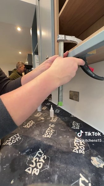 Fitting Curved Cornice and Pelmet for Home Improvement