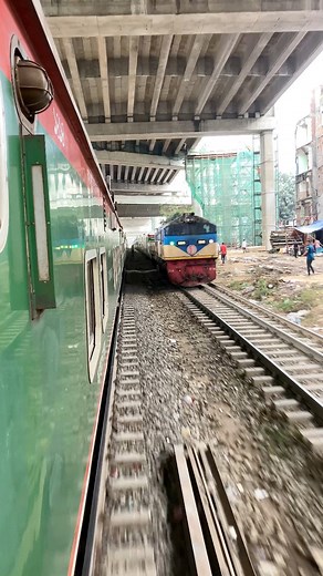 Double line crossing with two dinamic train Burimari express and Rangpur express. #reelsviralシ #videoviralシ #viral2025 #trendingreel #foryouシ #viralchallenge #indian #saudiarabia #UAE | Bd Train View