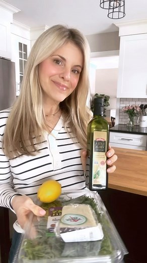 This Fresh and Simple Arugula Salad with olive oil, lemon, and shaved Pecorino Romano for Week 6 of my Salad Series. 🍋 This is so easy, it’s almost not a recipe, but it somehow still elevates your typical side salad experience into something restaurant worthy. This Arugula Salad pairs so well with variety of meals - lasagna, pizza, and really any protein. And if I want a quick and easy dinner, I will toss on some Air Fried Shrimp or Salmon and viola. The full printable recipe can be found on Co