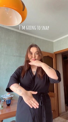 Discover the Crazy Me: Sara Haad and Sara Hills