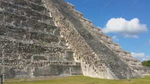Cancun, Mexico view of the pyramid of Kukulkan Stock Video
