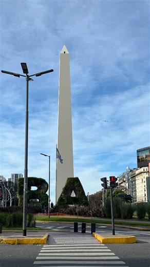 Fall in love with Buenos Aires while learning Spanish! 💫🇦🇷 Group classes every weekday private lessons whenever you want — so you can improve your Spanish and live Argentina to the fullest. #learnspanish #spanishclasses #languagelearning #culturalexchange #spanishlessons #buenosaires #vamosacademy | Vamos Spanish Academy