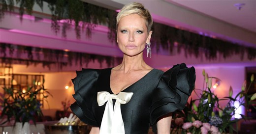 Mères après 45 ans : Naomi Campbell, Adriana Karembeu, Natalia Vodianova… et tant d’autres