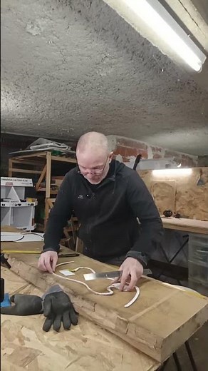 I build my guitars live