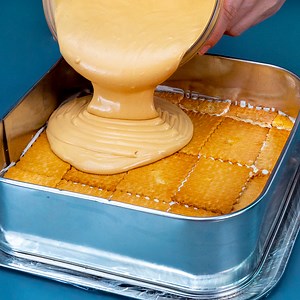 263K views · 9.6K reactions | “Snickers” cake without baking. Ready in 15 min! Ingredients: cocoa biscuits - 150 g (5.3 oz) milk chocolate - 150 g (5.3 oz) water - 150 ml (5.07 fl oz) for the cream: whipping cream - 500 ml (16.9 fl oz) powdered sugar - 150 g (5.3 oz) mascarpone - 500 g (17.64 oz) white chocolate - 150 g (5.3 oz) boiled condensed milk - 150 g (5.3 oz) roasted peanuts - 160 g (5.64 oz) IN THE FRIDGE 2 H | Cookrate | Facebook