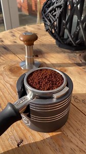 The Force Tamper making an impact of precision and accuracy 🎯 Get different bases to adjust the extraction! Shop Tampers👉 https://alternativebrewing.com.au/collections/force-tamper 📷 By @coffee.enthusiastz | Alternative Brewing