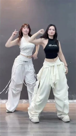 Sóng gió ra sao cũng nhảy với nhau 🥰