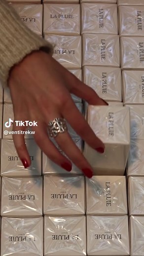 ‏Pretty package, prettier scent 🧚🏻‍♀️🤍