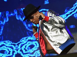 Plies Posts Strange Interaction With Flirty Fan