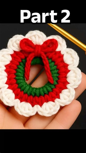 Quick and easy crochet Christmas wreath tutorial for beginners!