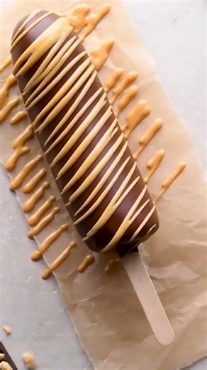 725K views · 6.9K reactions | Înghețată de banană! Easy to make it! 퐈퐧퐠퐫퐞퐝퐢퐞퐧퐭퐞: ✅ Banane ✅ Unt de arahide crocant ✅ Ciocolată neagră #înghețatadebanană #desertsănătos #rețeteușoare #crocantșidelicior #fărălactoză #bananășiciocolată #untdearahide #rețetedeacasă #desertfărăzahăr #healthydesserts #fitdesserts #vegandesserts | NutrimFit | Facebook