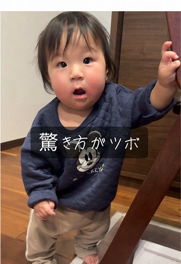 8ヶ月迎え、写真撮ってたら 後ろでねぇねがカプラのタワーを破壊！！ ボクちゃんの驚いて口がポカンなの笑った〜〜〜🤣 #赤ちゃんのいる生活 #生後8ヶ月 #男の子ベビー #女の子ママ #赤ちゃん #びっくり #おもちゃ