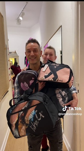 🛍️BLACK FRIDAY💲ALLE -20% ✨ 🖤 DANCEBAGS BY 𝐋𝐈𝐊𝐄 𝐆 Nur auf Lagerware und solange der Vorrat reicht. Gültig: 27. & 28.11.2025 𝖮𝖭𝖫𝖨𝖭𝖤 ＆ 𝖨𝖬 𝖲𝖧𝖮𝖯 🛍️ 𝖡𝖾𝗌𝗎𝖼𝗁𝗍 𝗎𝗇𝗌 𝗂𝗆 𝖦𝖾𝗌𝖼𝗁𝖺̈𝖿𝗍 🕒 𝖴𝗇𝗌𝖾𝗋𝖾 𝖮̈𝖿𝖿𝗇𝗎𝗇𝗀𝗌𝗓𝖾𝗂𝗍𝖾𝗇 𝖣𝗂-𝖥𝗋: 𝟣𝟥:𝟢𝟢-𝟣𝟪:𝟥𝟢 | 𝖲𝖺: 𝟣𝟢:𝟢𝟢-𝟣𝟦:𝟢𝟢 📞 𝟦𝟫 (𝟢)𝟦𝟤𝟣 𝟥𝟦𝟩𝟩𝟤𝟢𝟢 📱 𝟦𝟫 (𝟢)𝟣𝟩𝟨𝟩𝟥𝟧𝟢𝟣𝟥𝟥𝟦 📧 𝗂𝗇𝖿𝗈＠𝗅𝖾𝗍𝗌𝖽𝖺𝗇𝖼𝖾𝗌𝗁𝗈𝗉.𝖽𝖾 🌐 𝗐 𝗐 𝗐 . 𝗅 𝖾 𝗍 𝗌 𝖽 𝖺 𝗇 𝖼 𝖾 𝗌 𝗁 𝗈 𝗉 . 𝖽 𝖾 ʏᴏᴜʀ sᴛʏʟᴇ |