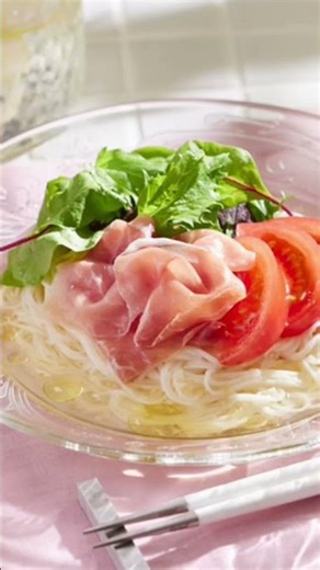 夏の優勝そうめん】生ハム×トマト×レモンが爽やかすぎて無限に食べれる！！生ハムとトマトとベビーリーフの爽やかレモンそうめんレシピ🍋🍅