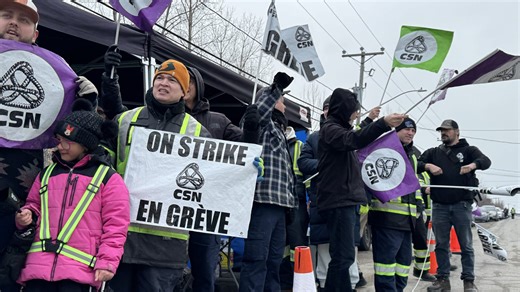 Metro grocery chain employees on strike amid fruit, vegetable shortage in Quebec