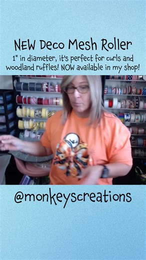 13K views · 148 reactions | Seen my Mesh Roller yet? It’s 1" in diameter and it's ideal for creating deco mesh curls, woodland ruffles and perfect ribbon tails! More information available in the comments. #monkeyscreations #protips #wreath #decomesh | Monkey’s Creations | Facebook