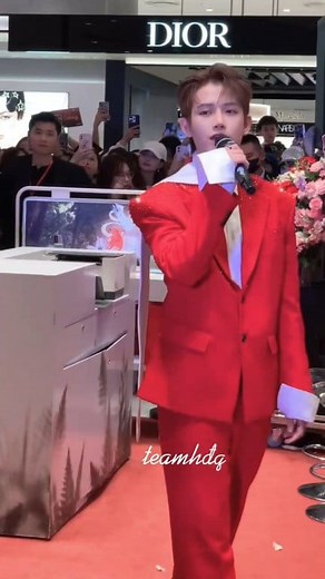 Ghen tị nhất với QUANderful Hà Nội chắc là việc được tận tai nghe Hồ Đông Quan hát Chuyện Đôi Ta, hy vọng ở một ngày không xa tui cũng được tận mắt xem Đông Quan diễn stage ballad nhaaaaa 🫶🫳❄️ #HoDongQuan #TanBinhToanNang #TanBinhToanNangEp7 #SKIICRYSTALCLEARJOY #JollibeeVietNam #teamhdq | Team HĐQ - All In Hồ Đông Quan