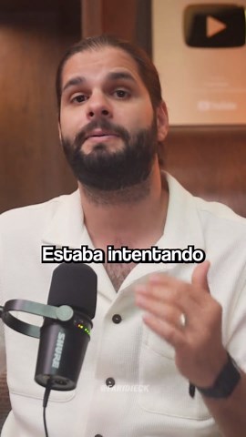 La lección del durazno es la más importante en Kung Fu Panda. Shifu corre a avisarle a Oogway que Tai Lung escapó de prisión, y el viejo maestro le responde… hablando de un durazno. Le dice que hay cosas que no podemos controlar: no puede hacer que el árbol florezca cuando le convenga, ni obligarlo a dar frutos antes de tiempo. Shifu insiste: hay cosas que sí puede controlar. Puede decidir cuándo cae un durazno y dónde plantar su semilla. lo concede… hasta cierto punto: puedes crear las condicio
