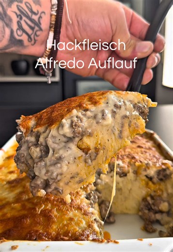 Hackfleisch Kartoffelauflauf 🍗 5 Tage 5 Kinder Rezepte – Tag 1 Zutaten 4 Personen: Kartoffelpüree: ✳️1kg festkochende Kartoffel ✳️250ml Milch ✳️100g Butter ✳️Salz, Pfeffer, Muskatnuss Hackfleisch: ✳️500g Rinderhackfleisch ✳️1 Zwiebel ✳️1 Knoblauchzehe ✳️Salz, Pfeffer ✳️Oregano, Paprikapulver ✳️Salz, Pfeffer Bechamel: ✳️300ml Milch ✳️2-2,5 EL Mehl ✳️50g Butter ✳️Salz, Peffer, Muskatnuss #alfredo #auflauf #kinderrezepte #fürdich #viral