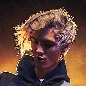 Tim Henson – Age, Bio, Personal Life, Family & Stats | CelebsAges